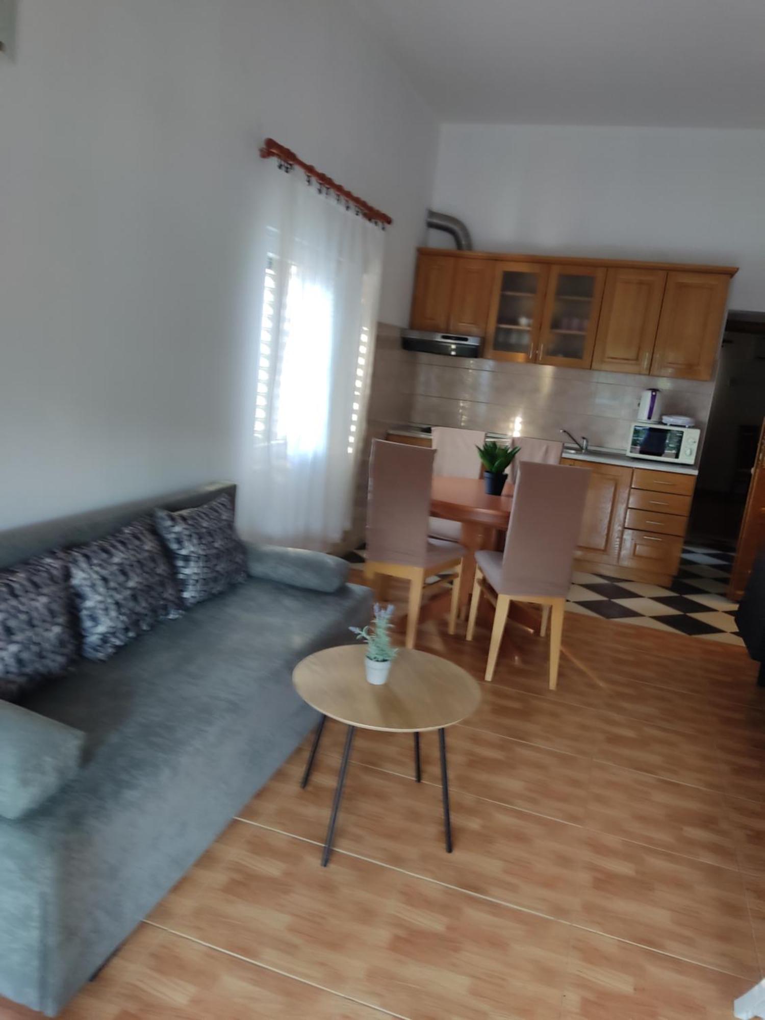 Apartments Ivana Loviste Exterior photo